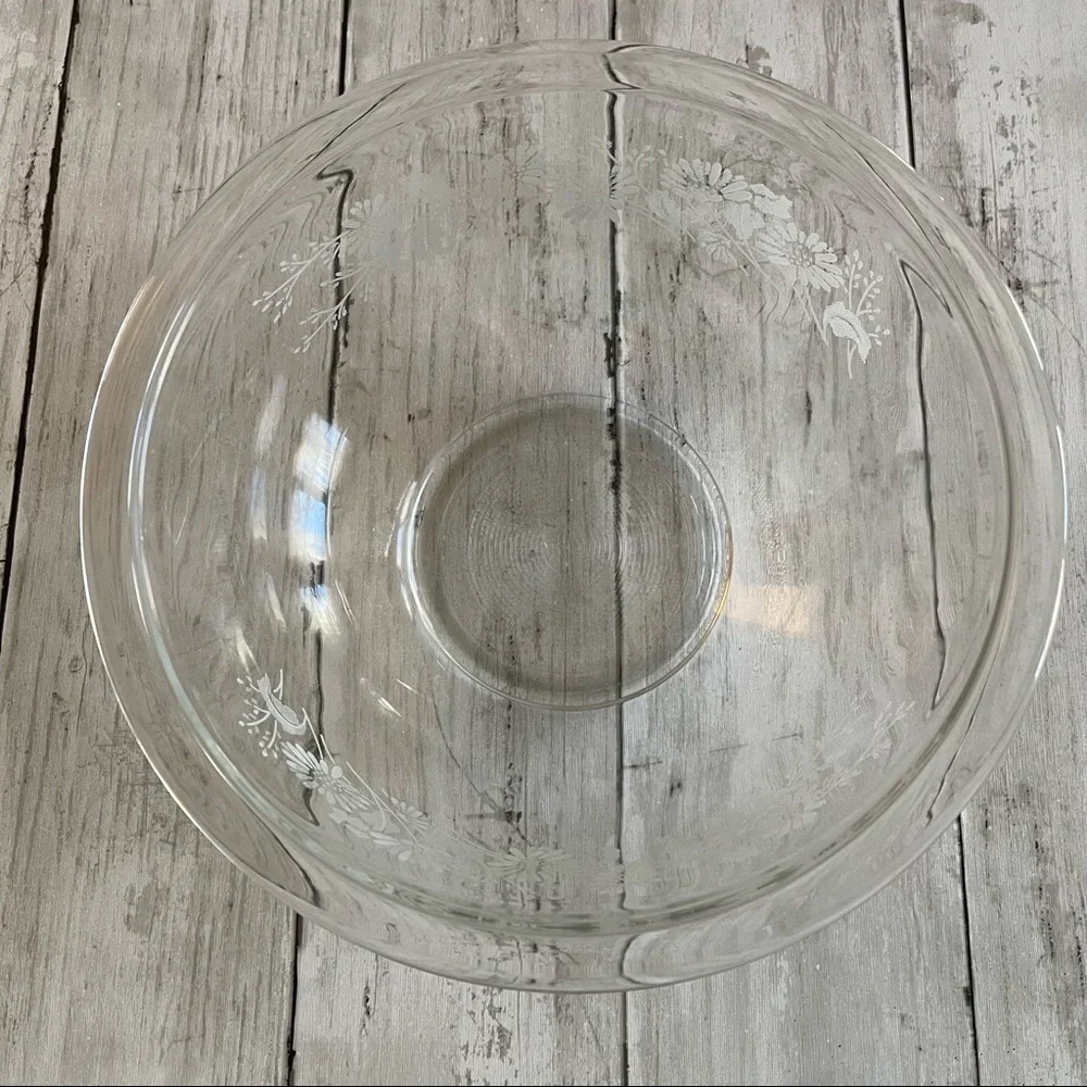 PREOWNED VINTAGE PYREX CLEAR FLORAL MIXING BOWL 1.5L GLASS - Picture 5 of 8